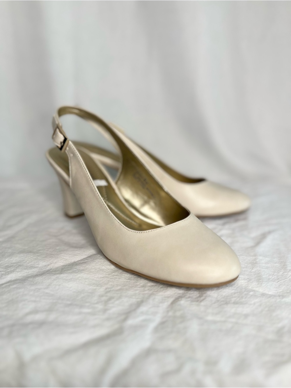 Laura Ashley Cream Ivory Slingback Pumps Heels Size 8M Like New